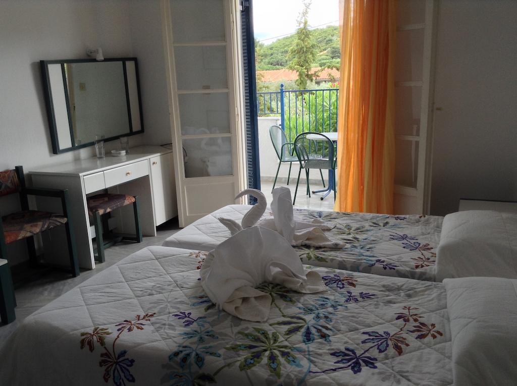 Musses Hotel Koukounaries Ruang foto