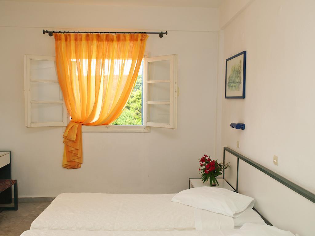 Musses Hotel Koukounaries Ruang foto